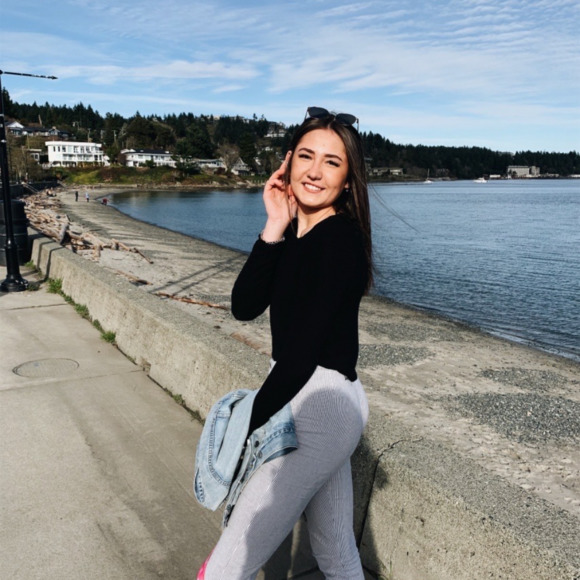 Meet your Posher, Hannah - Picture 1 of 1